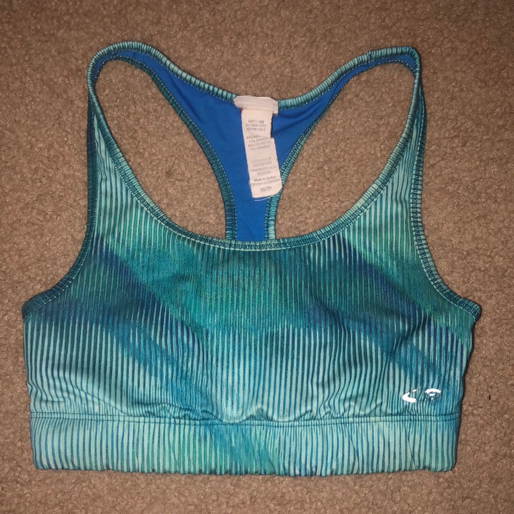 Reversible sports bra